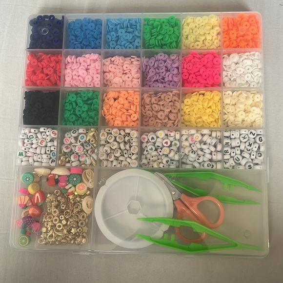 NWOT Clay Bead Bracelet Making Kit - Picture 2 of 7